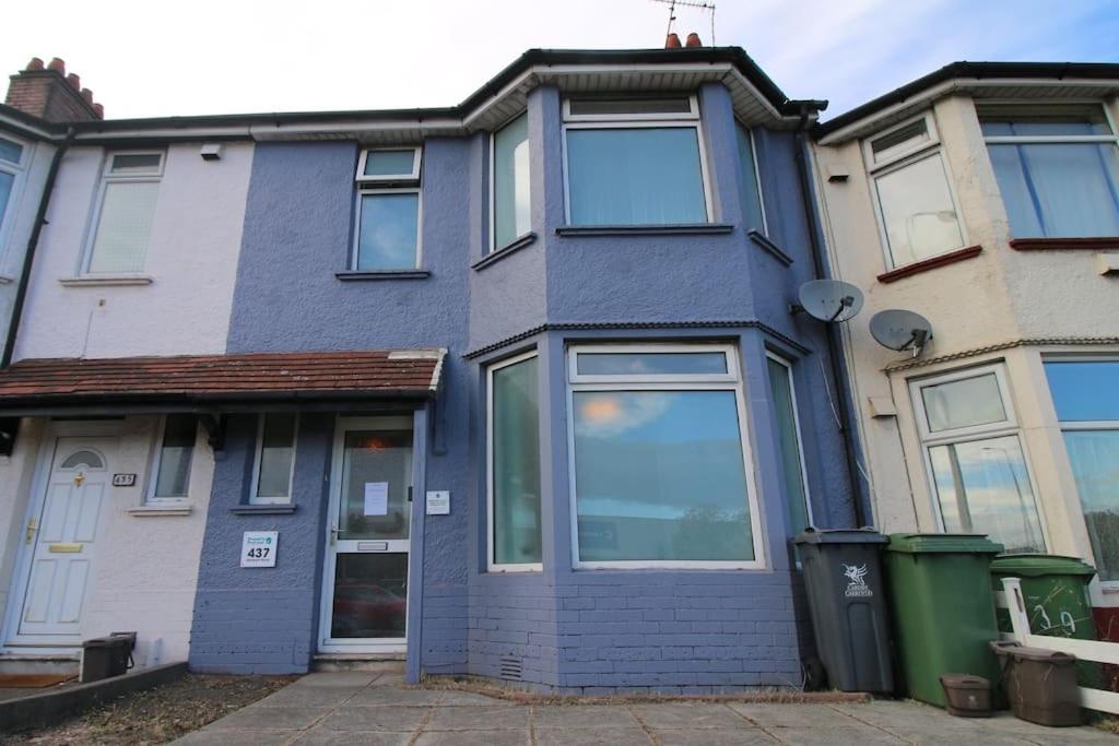 Large Modern House By Property Promise Cardiff Exteriör bild